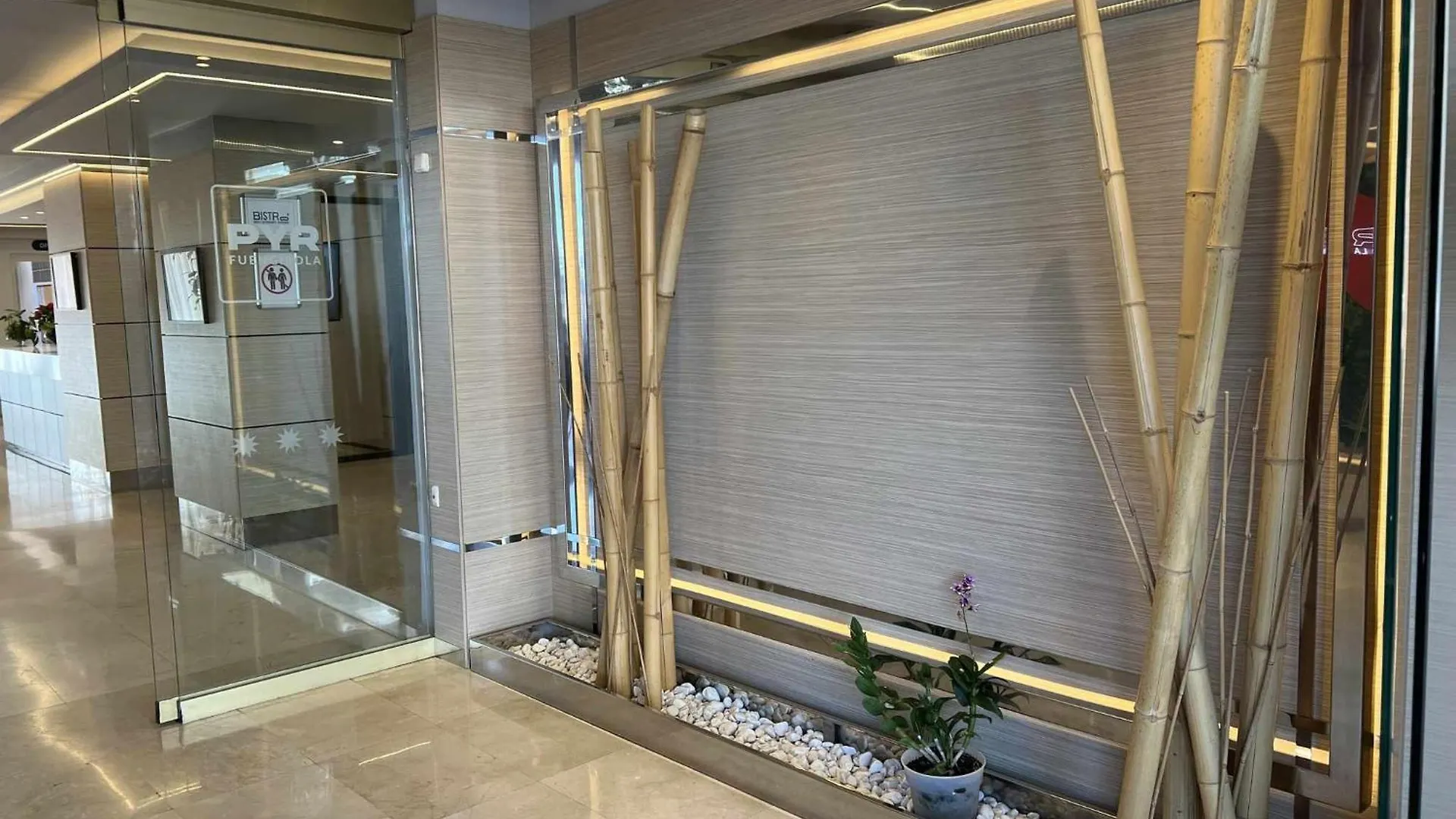 Estudio Pyr Privado Frente Al Puerto De Fuengirola 0*,  Hiszpania